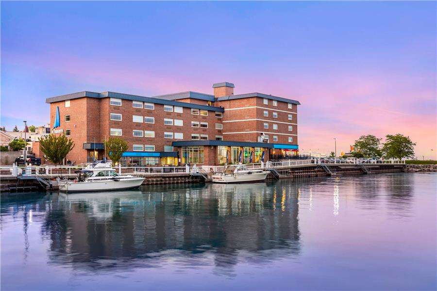 The Harborview on Lake Michigan, an Ascend Collection Hotel