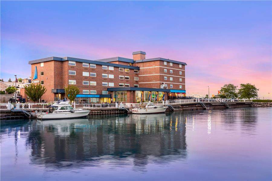 The Harborview on Lake Michigan, an Ascend Collection Hotel