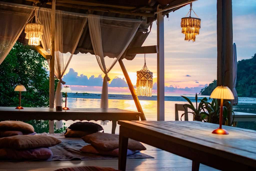 Sunset Bar : Restaurant - Weed Shop
