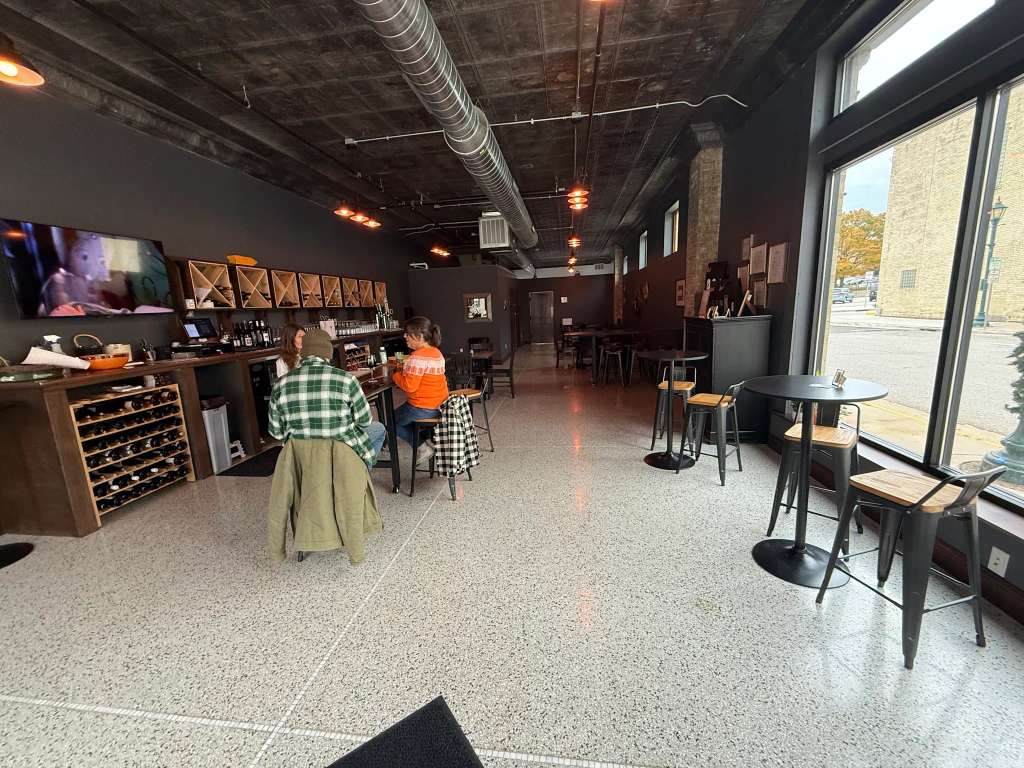 Oscar's Wine Bar