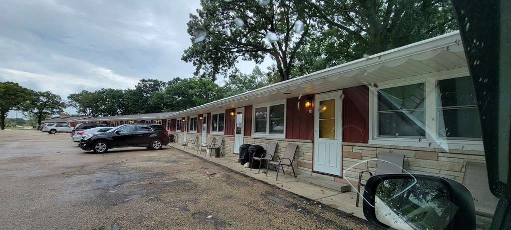 Royal Oaks Motel