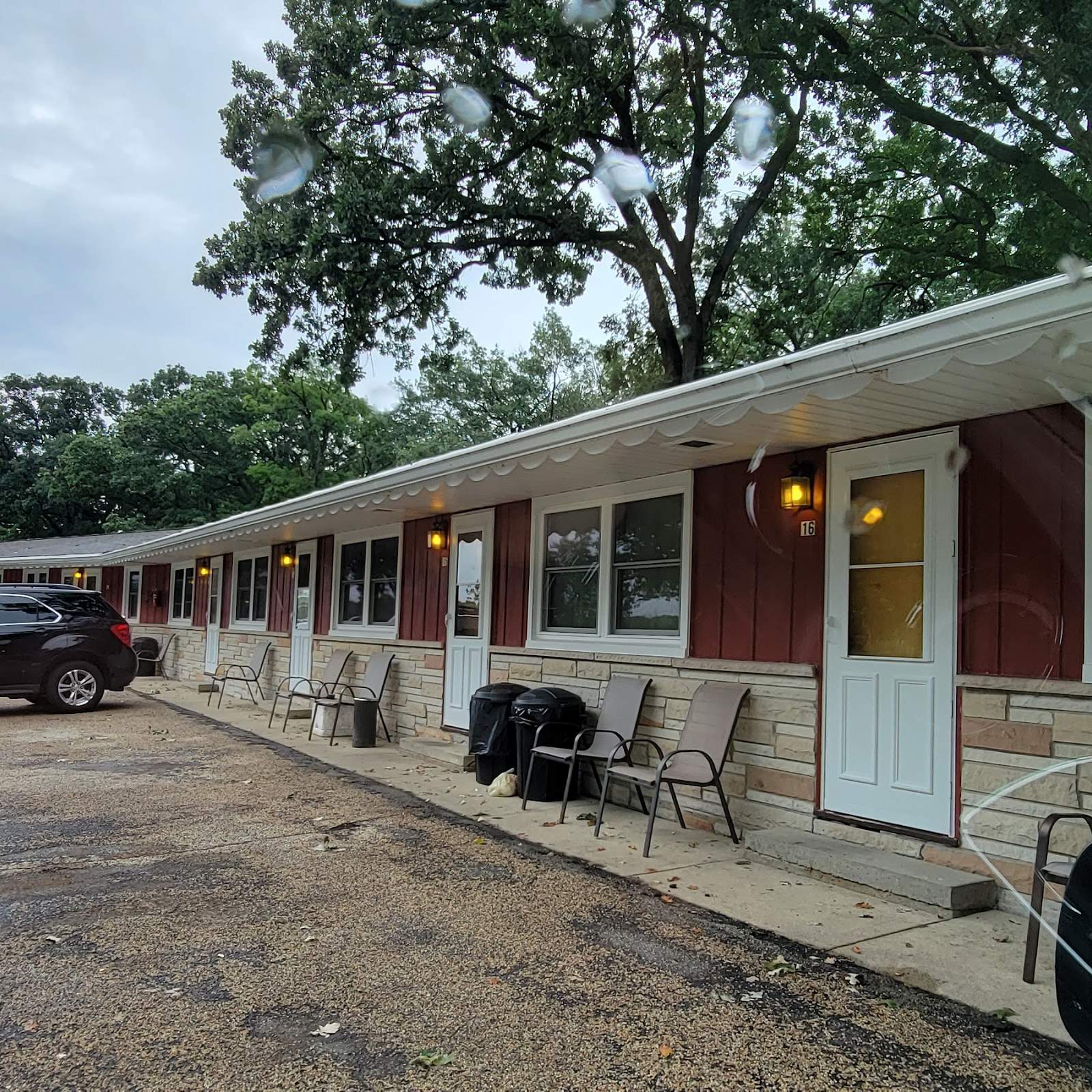 Royal Oaks Motel