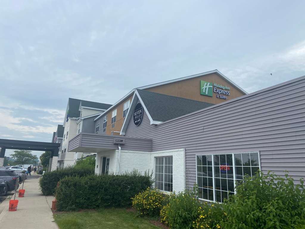 Holiday Inn Express & Suites Port Washington, an IHG Hotel