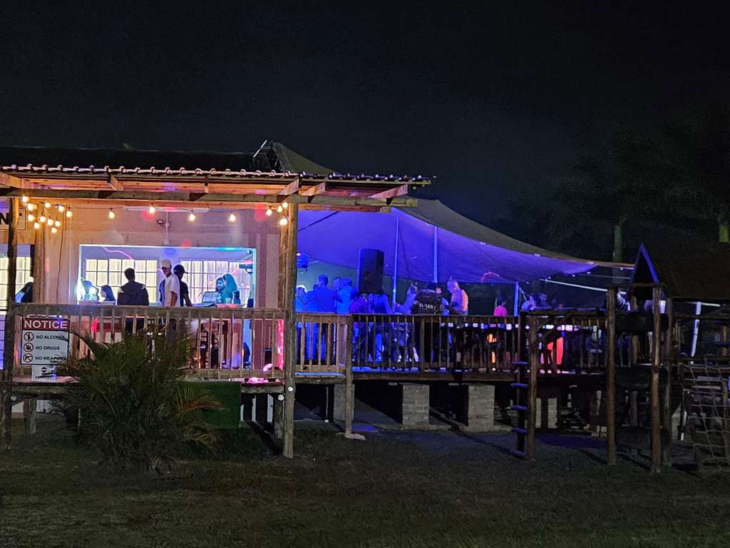Sanbonani Roadside Lodge