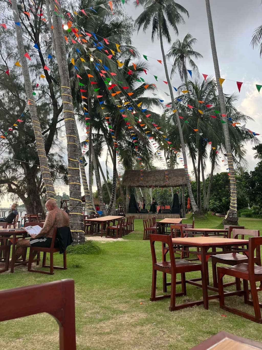 Paradise Beach Bar