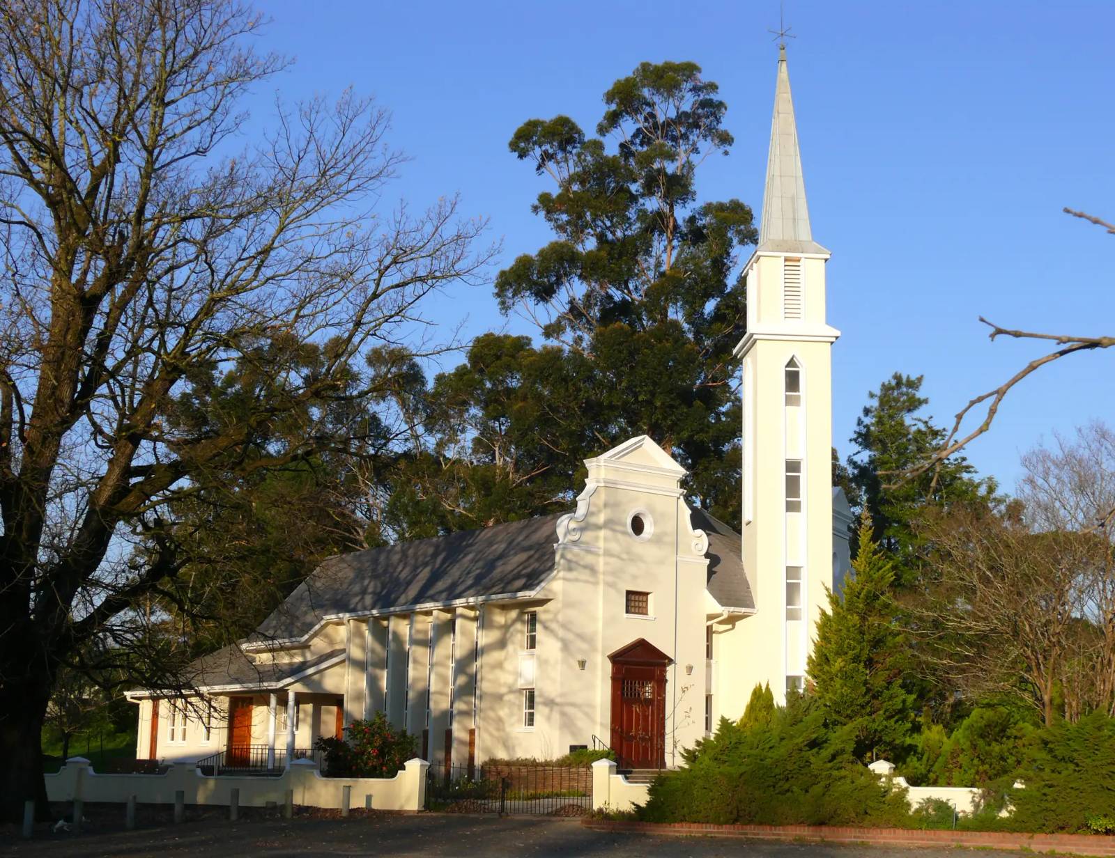 Dutch Reformed church in Simondium. Photo: Morné van Rooyen (Attribution permission).